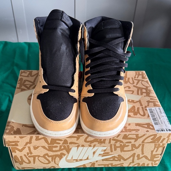 Nike Black and Tan Men\'s Shoes